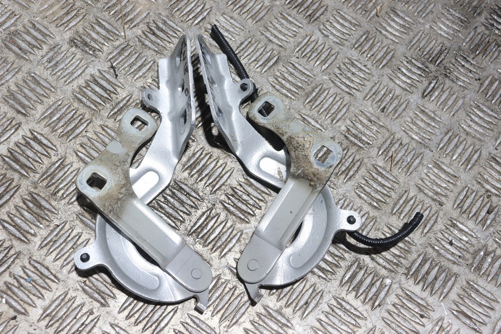 FORD FIESTA MK8 BONNET HINGES IN MOONDUST SILVER 2017-2021 EN18 – Gala ...